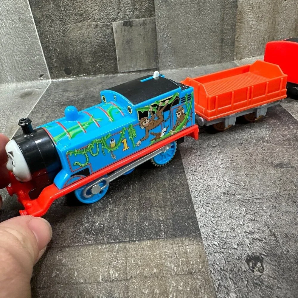Trackmaster Motorized Trains Thomas The Train‎ Circus and Cars Lot of 6 pieces